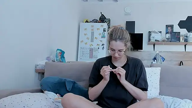 Snapshot of Girl_alone_home chatting on May 2026 02:29:02 AM Girl alone home online show from May 2026 02:29:02 AM