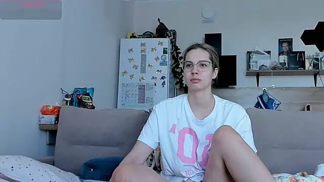 Snapshot of Girl_alone_home chatting on May 2026 03:57:01 AM Girl alone home online show from May 2026 03:57:01 AM