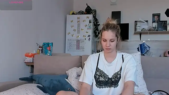 Snapshot of Girl_alone_home chatting on May 2026 02:23:01 PM Girl alone home online show from May 2026 02:23:01 PM
