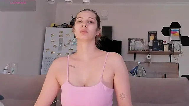 Snapshot of Girl_alone_home chatting on July 2026 04:09:02 PM Girl alone home online show from July 2026 04:09:02 PM