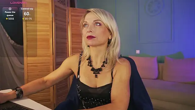 Snapshot of Gloria_Lovely chatting on December 2025 10:42:02 AM Gloria Lovely online show from December 2025 10:42:02 AM