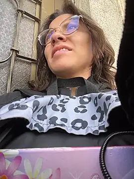 karlamorris  online show from April 2026 01:05:02 PM