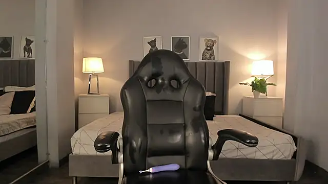 renee shelby  online show from March 2025 01:03:02 AM