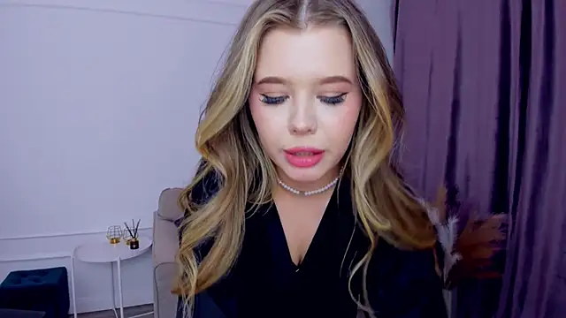 Snapshot of FollowLovee chatting on February 2025 01:44:02 AM FollowLovee online show from February 2025 01:44:02 AM