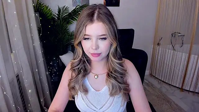 Snapshot of FollowLovee chatting on March 2025 02:01:02 AM FollowLovee online show from March 2025 02:01:02 AM