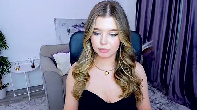 Snapshot of FollowLovee chatting on March 2025 06:12:02 PM FollowLovee online show from March 2025 06:12:02 PM