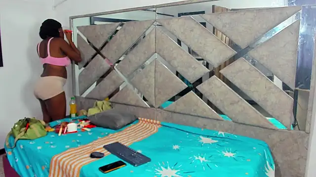 EvaxEmma online show from November 2025 01:02:01 PM