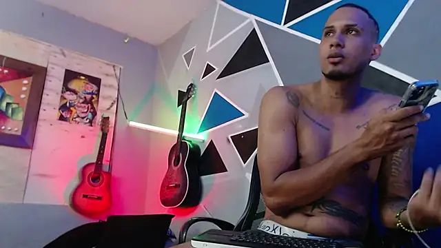 MagnusFrost online show from October 2025 07:47:02 PM