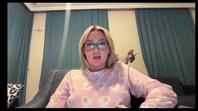 yaprakmericc online show from November 2025 11:26:01 PM