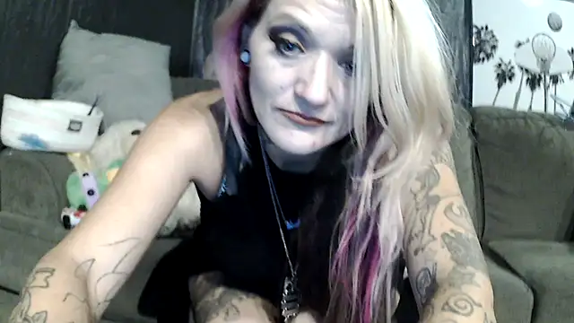 Snapshot of Candalicious chatting on November 2025 08:55:01 PM Candalicious online show from November 2025 08:55:01 PM