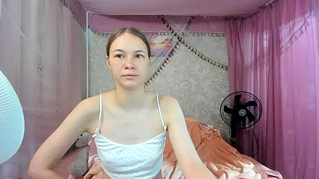 leila bambi  online show from June 2026 01:57:02 PM