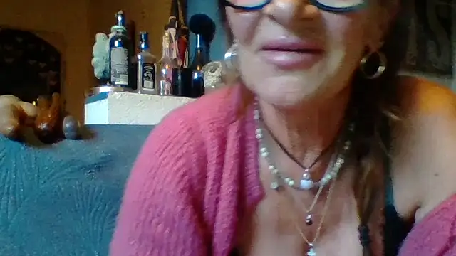 Snapshot of gildamilf chatting on June 2026 06:46:02 PM gildamilf online show from June 2026 06:46:02 PM
