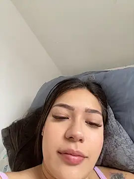 Latina vanessa online show from November 2025 01:54:02 PM