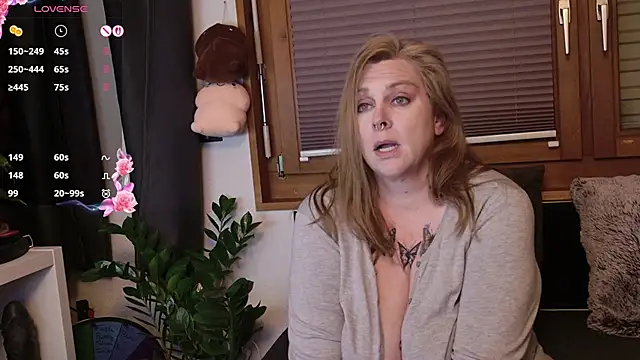 Big Beautiful MILF online show from November 2025 12:44:01 AM