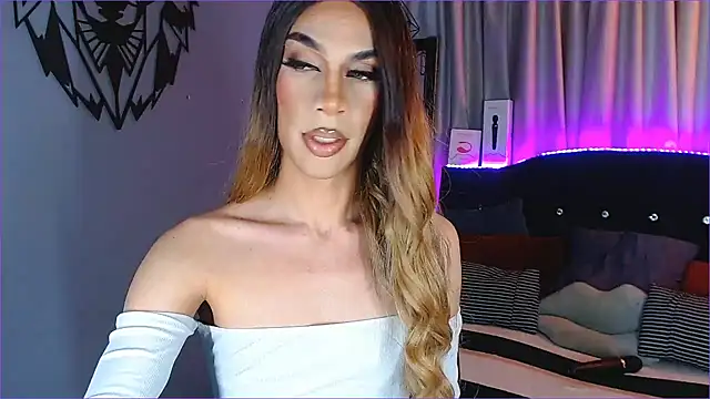 camila hootie online show from December 2024 03:13:02 AM