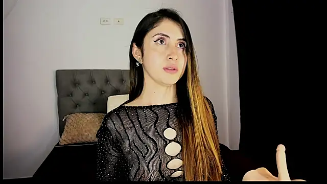 Snapshot of Nicol_Swift_ chatting on February 2025 08:35:02 AM Nicol Swift online show from February 2025 08:35:02 AM