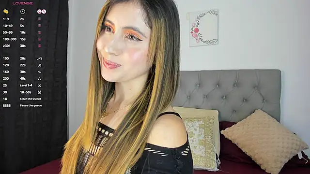 Snapshot of Nicol_Swift_ chatting on November 2025 12:31:02 AM Nicol Swift online show from November 2025 12:31:02 AM