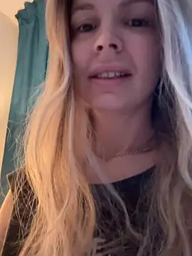 Snapshot of EvaDiamondXX chatting on February 2026 11:30:02 AM EvaDiamondXX online show from February 2026 11:30:02 AM