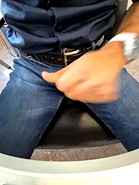 alessandroman2114 online show from September 2025 10:18:02 AM