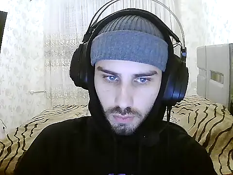 sweetbuddy3307 online show from December 2025 07:44:01 PM