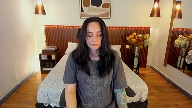 Snapshot of KatherineBond chatting on May 2026 08:27:02 PM KatherineBond online show from May 2026 08:27:02 PM