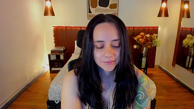 Snapshot of KatherineBond chatting on May 2026 08:18:02 PM KatherineBond online show from May 2026 08:18:02 PM