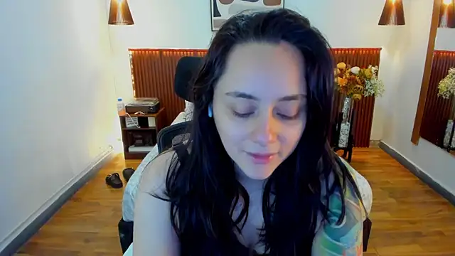 Snapshot of KatherineBond chatting on May 2026 06:47:02 PM KatherineBond online show from May 2026 06:47:02 PM