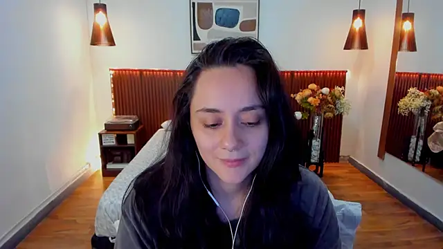 Snapshot of KatherineBond chatting on May 2026 07:11:02 PM KatherineBond online show from May 2026 07:11:02 PM