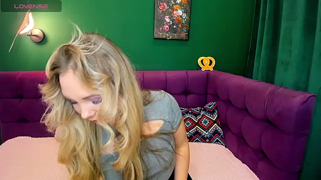 EvaMoran online show from October 2025 01:57:01 AM