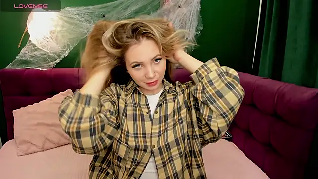 EvaMoran online show from October 2025 01:46:02 AM