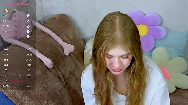 TrissMerigold9 online show from October 2025 06:40:02 PM