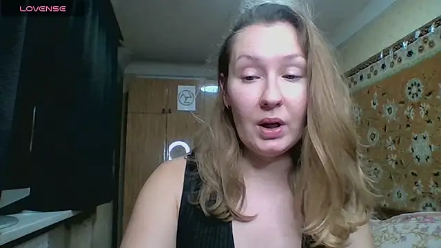 AnnaXLovers online show from October 2025 01:56:01 PM