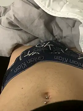 Snapshot of LaMaterialista chatting on November 2025 02:39:02 AM LaMaterialista online show from November 2025 02:39:02 AM