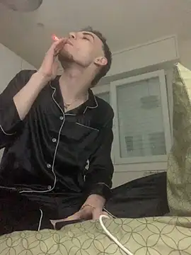 Snapshot of LaMaterialista chatting on March 2026 10:37:01 PM LaMaterialista online show from March 2026 10:37:01 PM