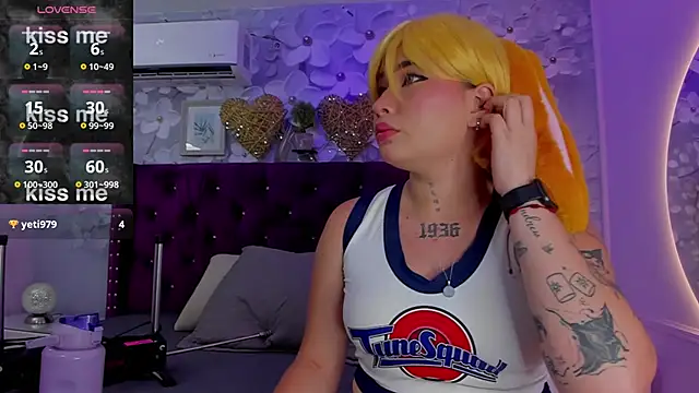 Danee 19  online show from February 2025 02:43:01 PM