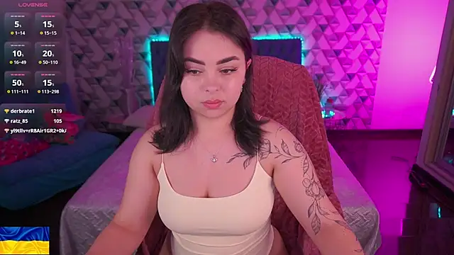 Snapshot of SusieWood chatting on April 2026 02:49:02 AM SusieWood online show from April 2026 02:49:02 AM