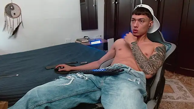 aaron blug online show from November 2025 02:32:02 PM