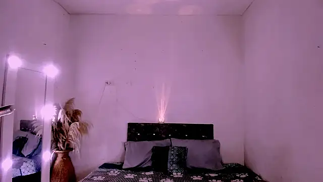 carolinemiller7 online show from April 2026 03:22:02 AM