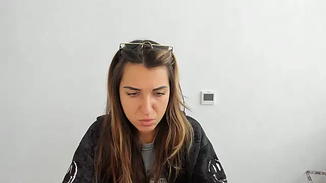 Summmmersky online show from November 2025 08:49:01 AM