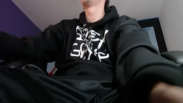 Snapshot of FrannBoy chatting on December 2024 07:42:02 PM FrannBoy online show from December 2024 07:42:02 PM