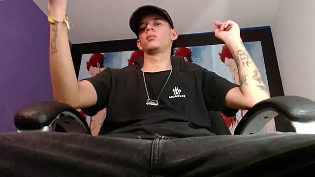 Snapshot of FrannBoy chatting on January 2025 07:43:01 PM FrannBoy online show from January 2025 07:43:01 PM