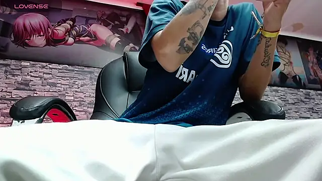 Snapshot of FrannBoy chatting on February 2025 07:23:01 PM FrannBoy online show from February 2025 07:23:01 PM