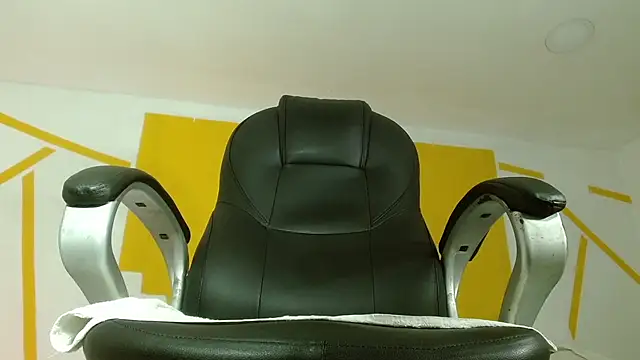 Snapshot of FrannBoy chatting on February 2025 07:05:02 PM FrannBoy online show from February 2025 07:05:02 PM