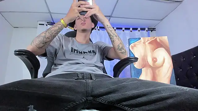 Snapshot of FrannBoy chatting on March 2025 07:36:01 PM FrannBoy online show from March 2025 07:36:01 PM