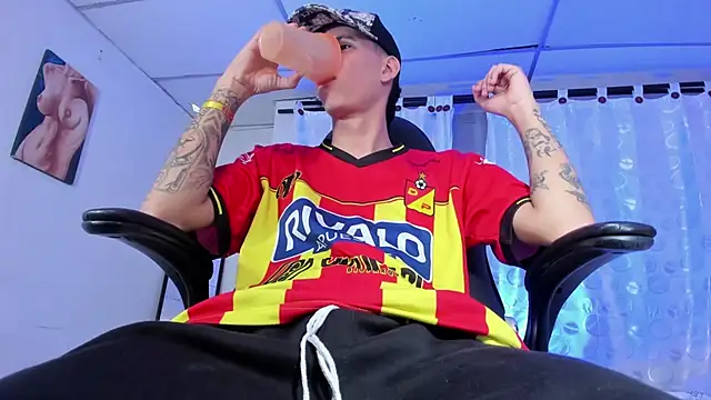 Snapshot of FrannBoy chatting on March 2025 11:00:02 PM FrannBoy online show from March 2025 11:00:02 PM