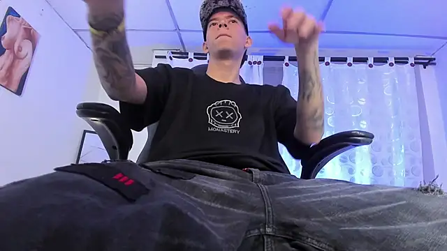 Snapshot of FrannBoy chatting on March 2025 07:38:01 PM FrannBoy online show from March 2025 07:38:01 PM