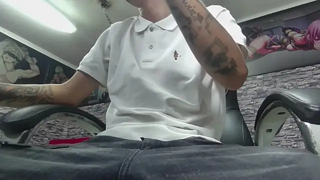 Snapshot of FrannBoy chatting on March 2025 07:38:01 PM FrannBoy online show from March 2025 07:38:01 PM