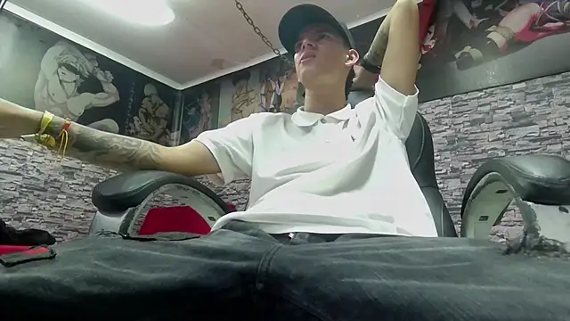 Snapshot of FrannBoy chatting on March 2025 11:25:01 PM FrannBoy online show from March 2025 11:25:01 PM