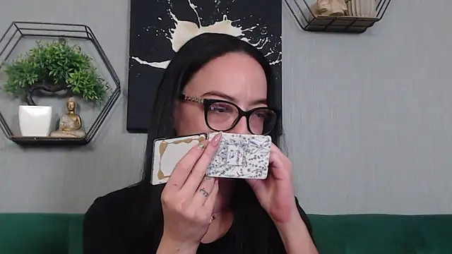 Snapshot of IzabelllNoir chatting on February 2026 08:18:02 AM IzabelllNoir online show from February 2026 08:18:02 AM