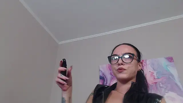Snapshot of IzabelllNoir chatting on July 2026 08:29:01 AM IzabelllNoir online show from July 2026 08:29:01 AM